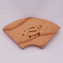 木の香りのコースター　扇亀