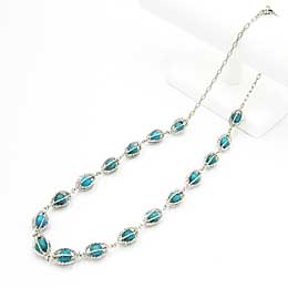 シルバーかご型トルコ石ネックレス(ショート)