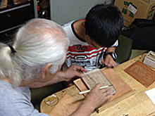 江戸木彫刻体験教室の様子3